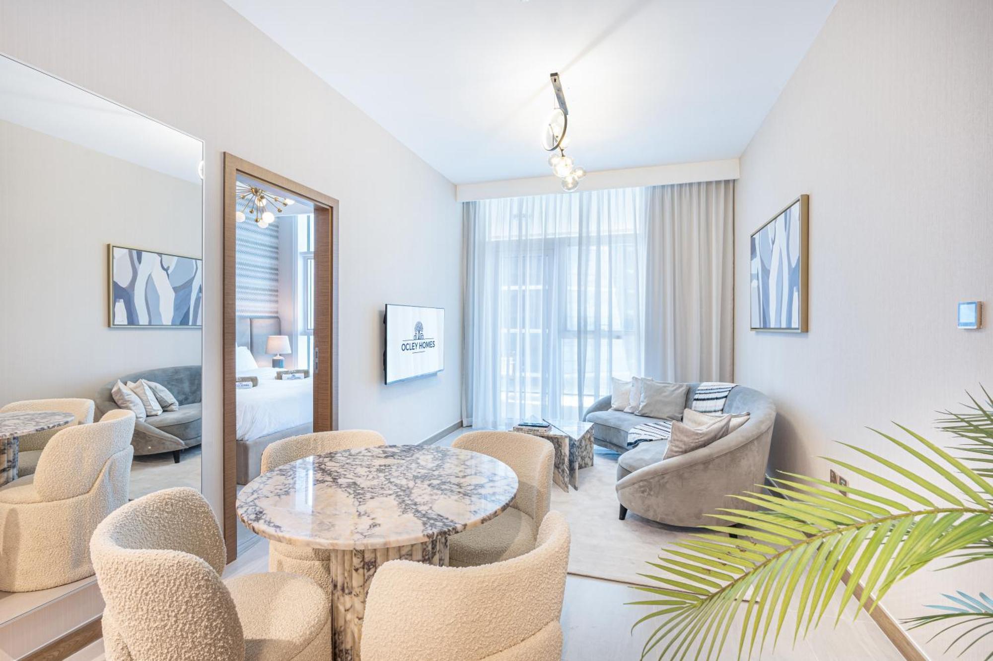 Elegantly Furnished Missoni With Canal Views Apartment